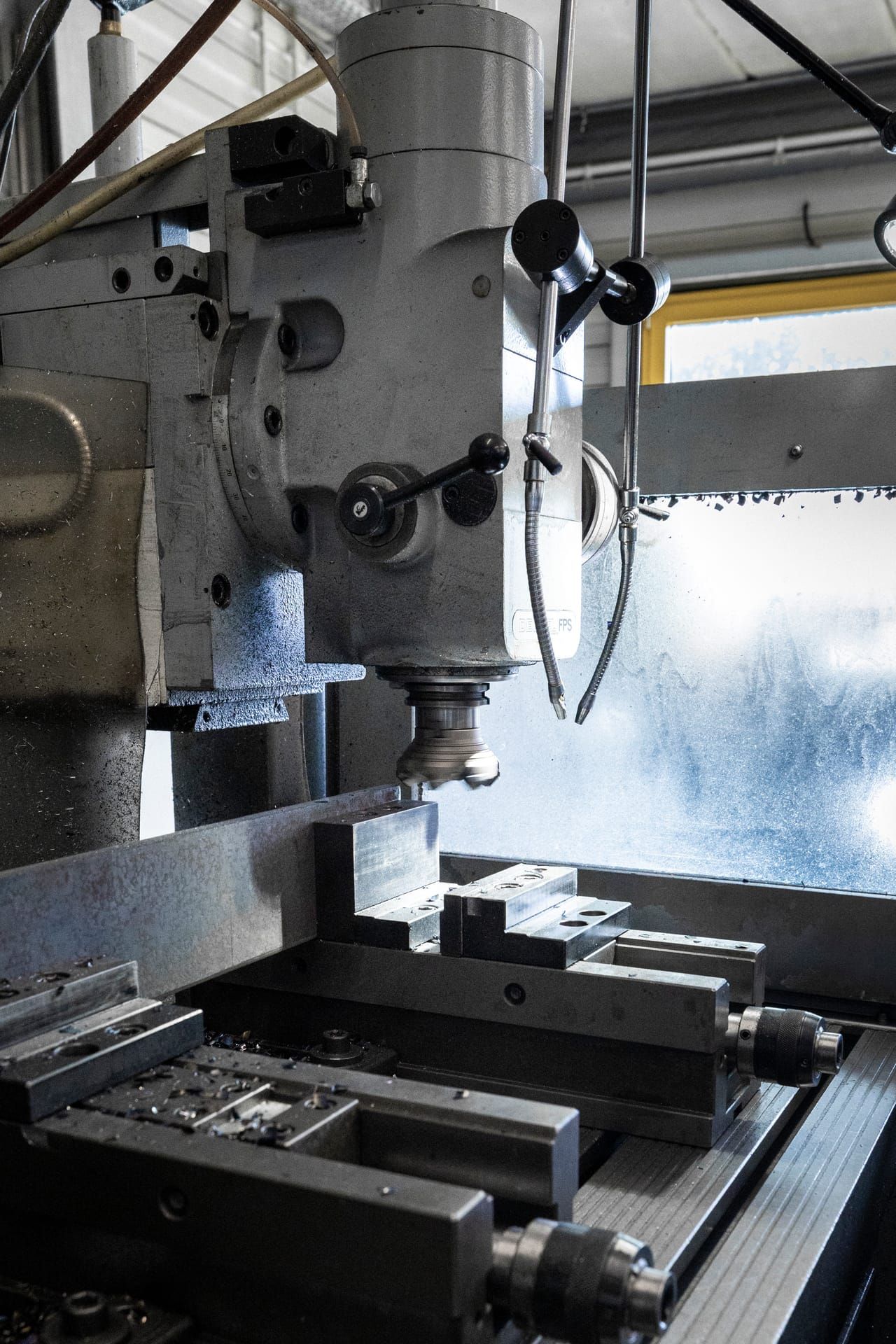 Milling machine with a clamped workpiece