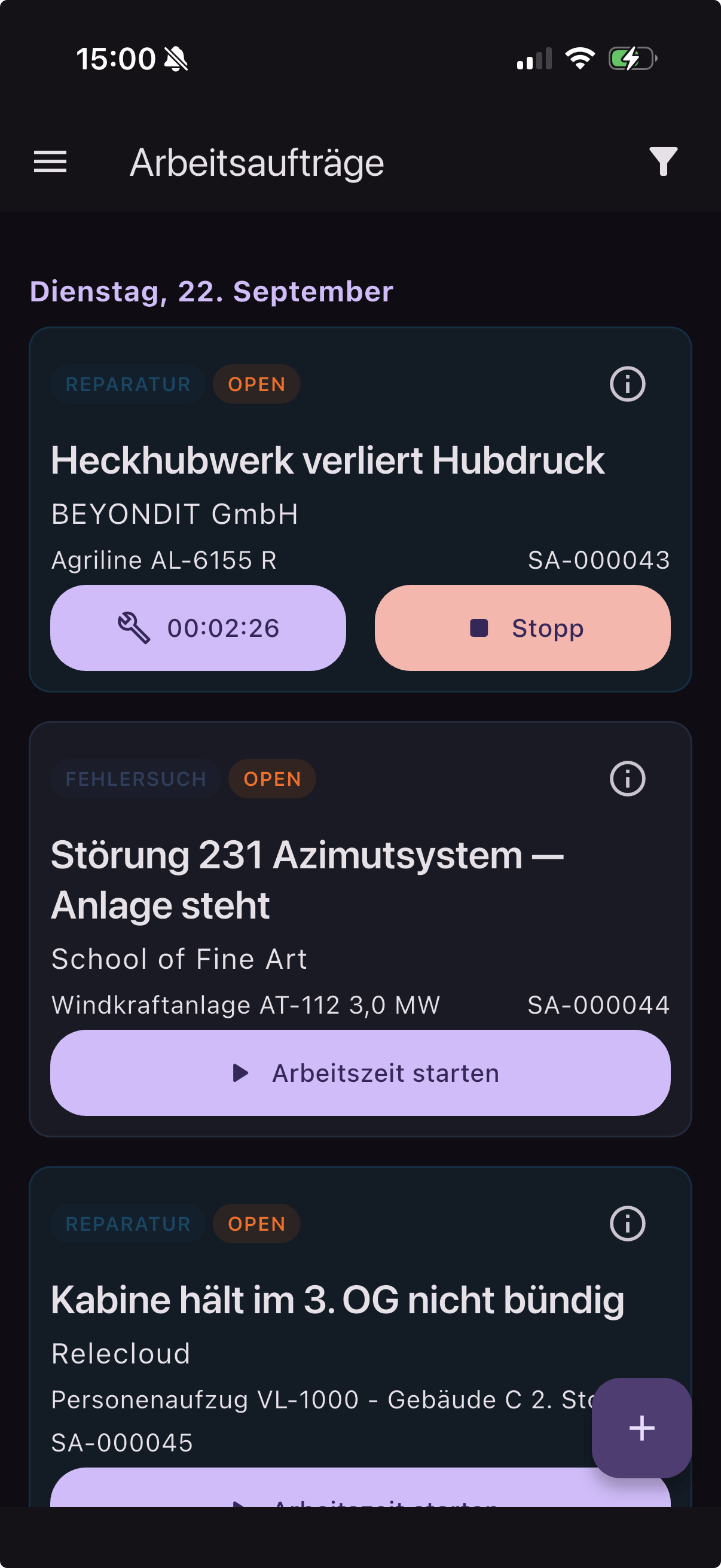 Auftragsliste in der Beyond Mobile Service App mit Statuskennzeichnung, laufender Arbeitszeit und Button zum Starten der Zeiterfassung