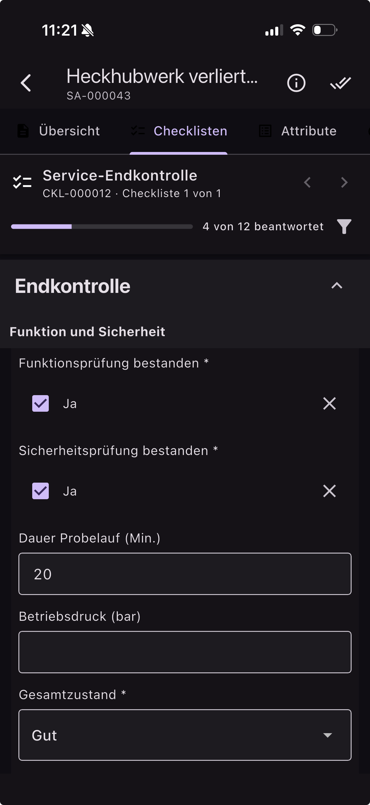 Checkliste zur Service-Endkontrolle in der App mit Fortschrittsbalken und Prüfpunkten zu Funktion, Sicherheit und Gesamtzustand